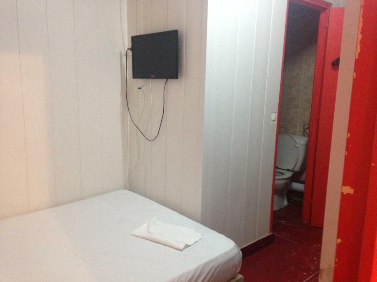 Hotel Cyrano Voltaire Париж Екстер'єр фото
